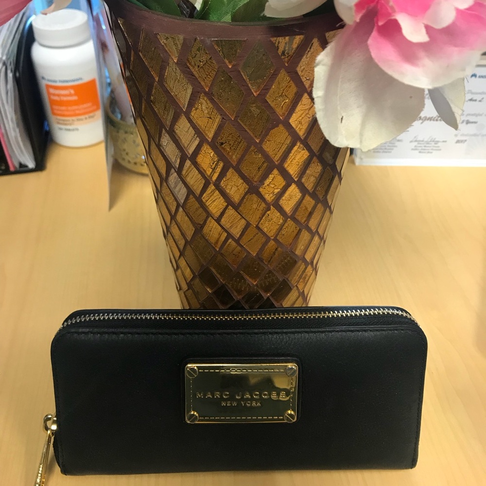 Marc Jacobs Wallet/ black and gold